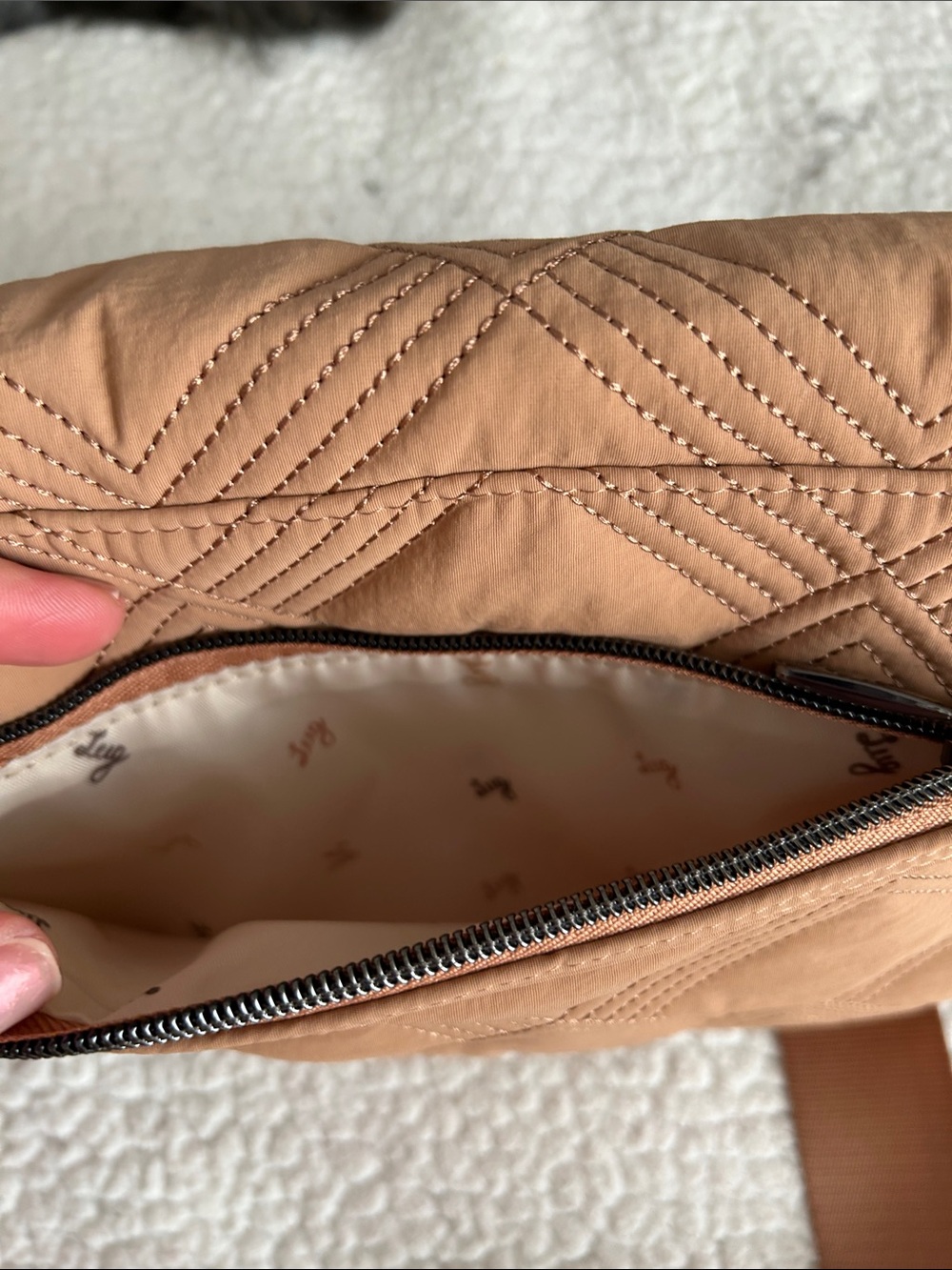 Lug Cloud go Wink Quilted Crossbody Bag in chai latte NWOT - Picture 5 of 6